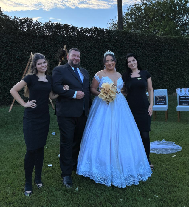 Casamento elegante com decoração romântica